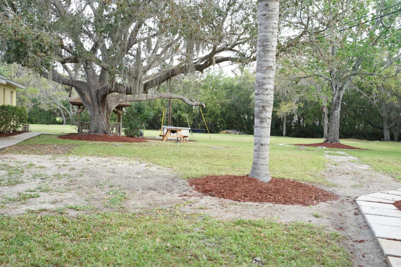 Mar Bay Exclusive Suites Safety Harbor Exterior photo